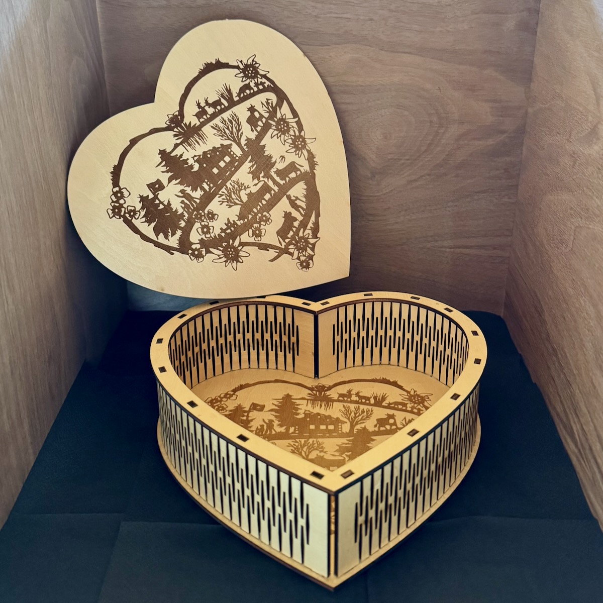 Herzbox filigranem Scherenschnitt